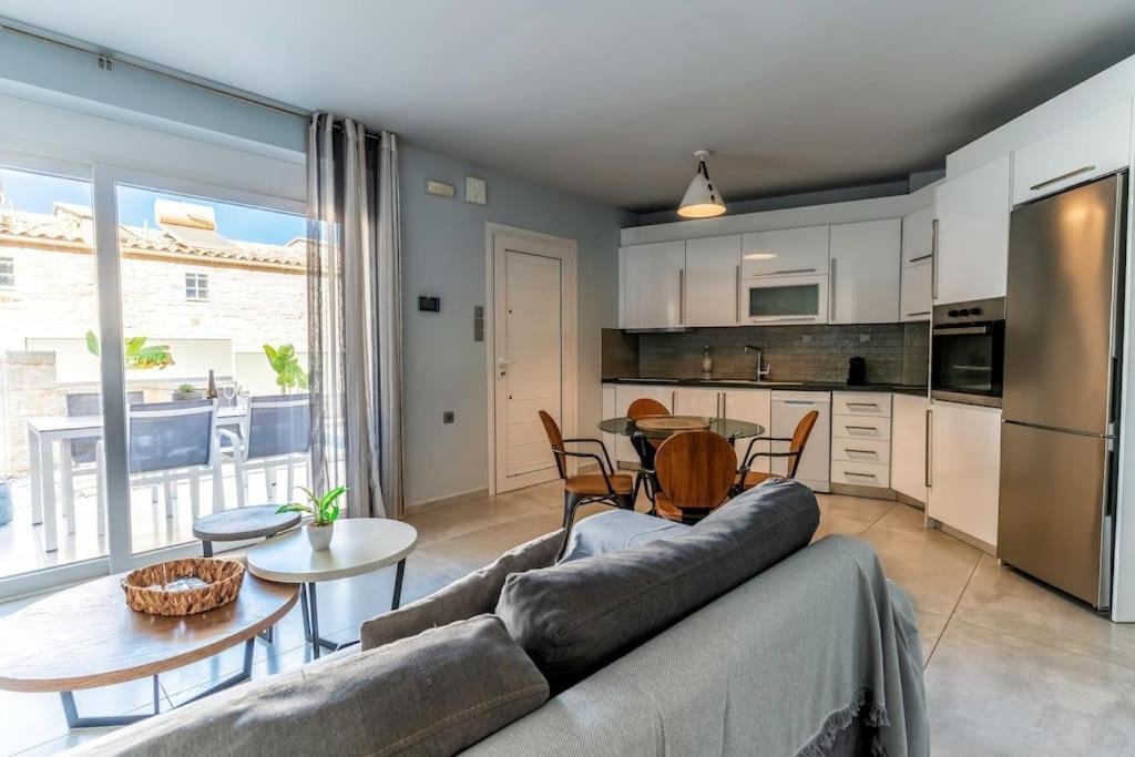 Zefyros Suite , Seafront Retreat ! Panormos  Bagian luar foto